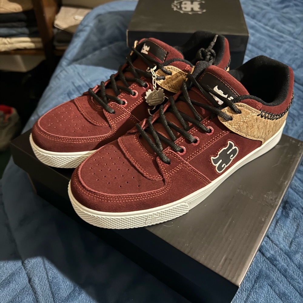 Ipath Cork/Burgundy Reed Lows